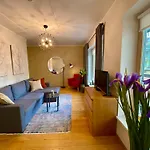 Apartament Charming Centre With Free Parking And Spacious Balcony