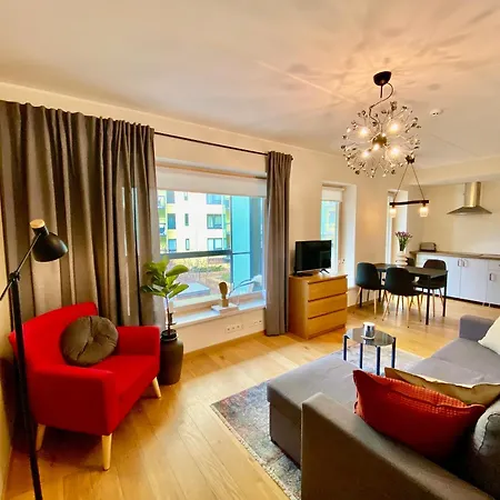 Charming Centre With Free Parking And Spacious Balcony * טאלין