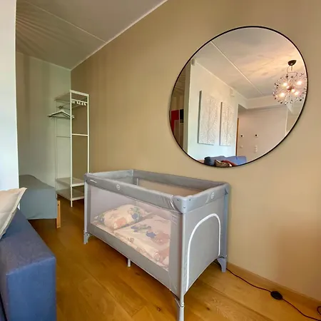 Charming Centre With Free Parking And Spacious Balcony דירה