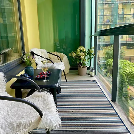 Апартаменты Charming Centre - Spacious Balcony And Private Garden