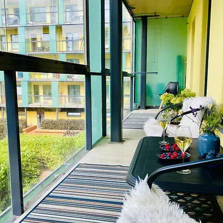 公寓 Charming Centre With Free Parking And Spacious Balcony *