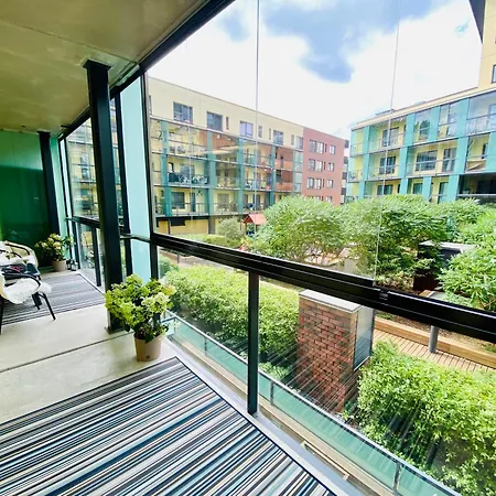 Apartman Charming Centre With Free Parking And Spacious Balcony