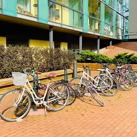 Charming Centre With Free Parking And Spacious Balcony アパート
