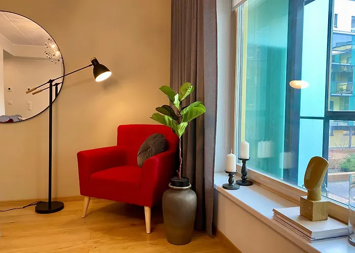 Charming Centre With Free Parking And Spacious Balcony Apartment *