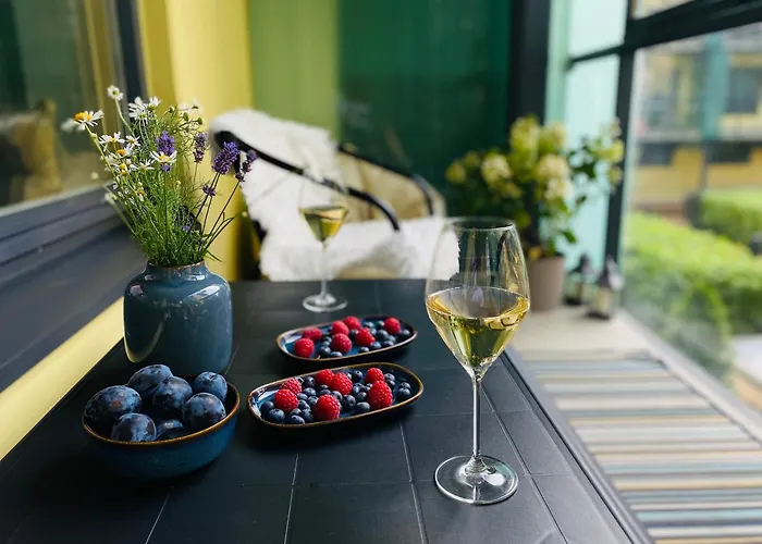 Charming Centre With Free Parking And Spacious Balcony *