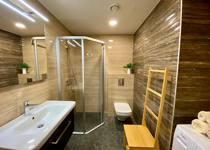 Apartment Charming Centre With Free Parking And Spacious Balcony